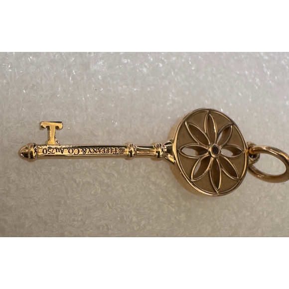 Tiffany & Co. 18k Rose Gold Daisy Key with a Diamond, Pendant 1.5" - Picture 5 of 8